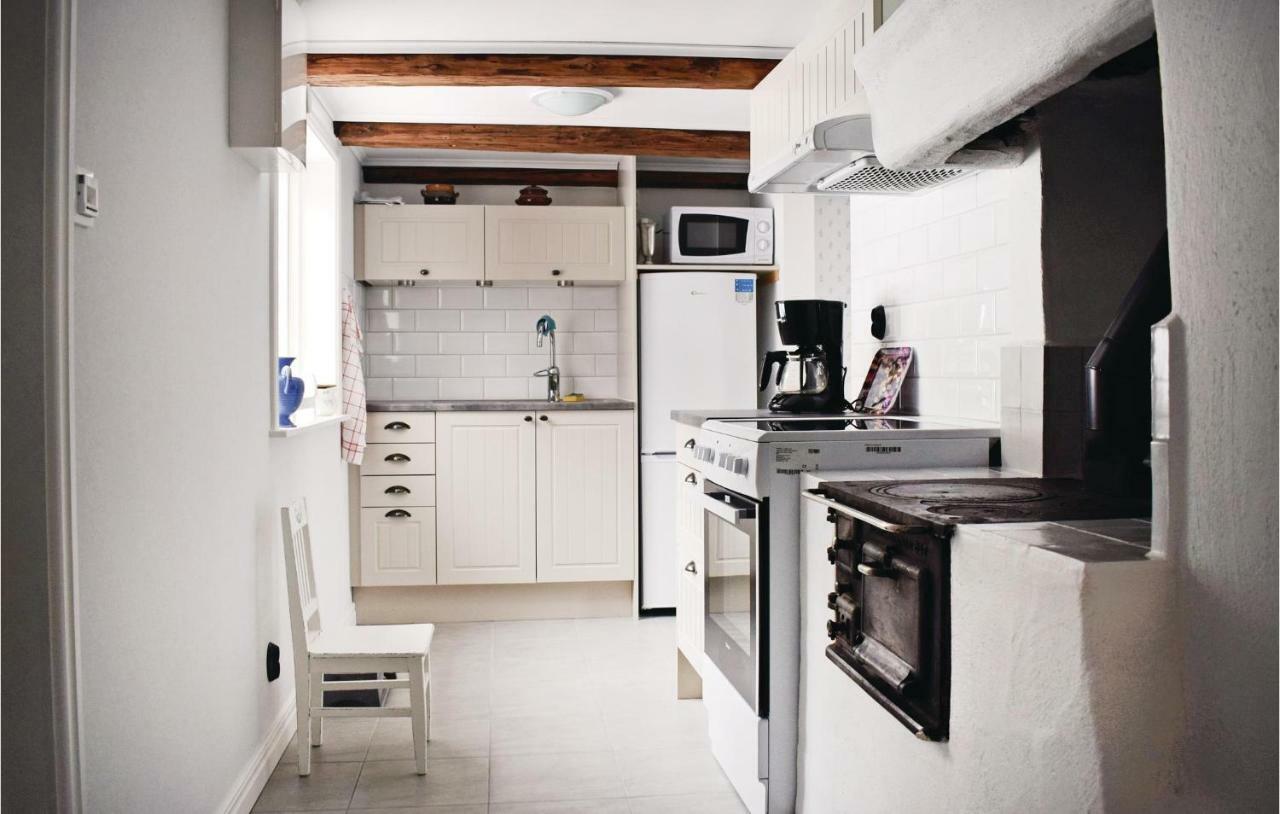 Stunning Home In Tjaellmo With Kitchen Zewnętrze zdjęcie